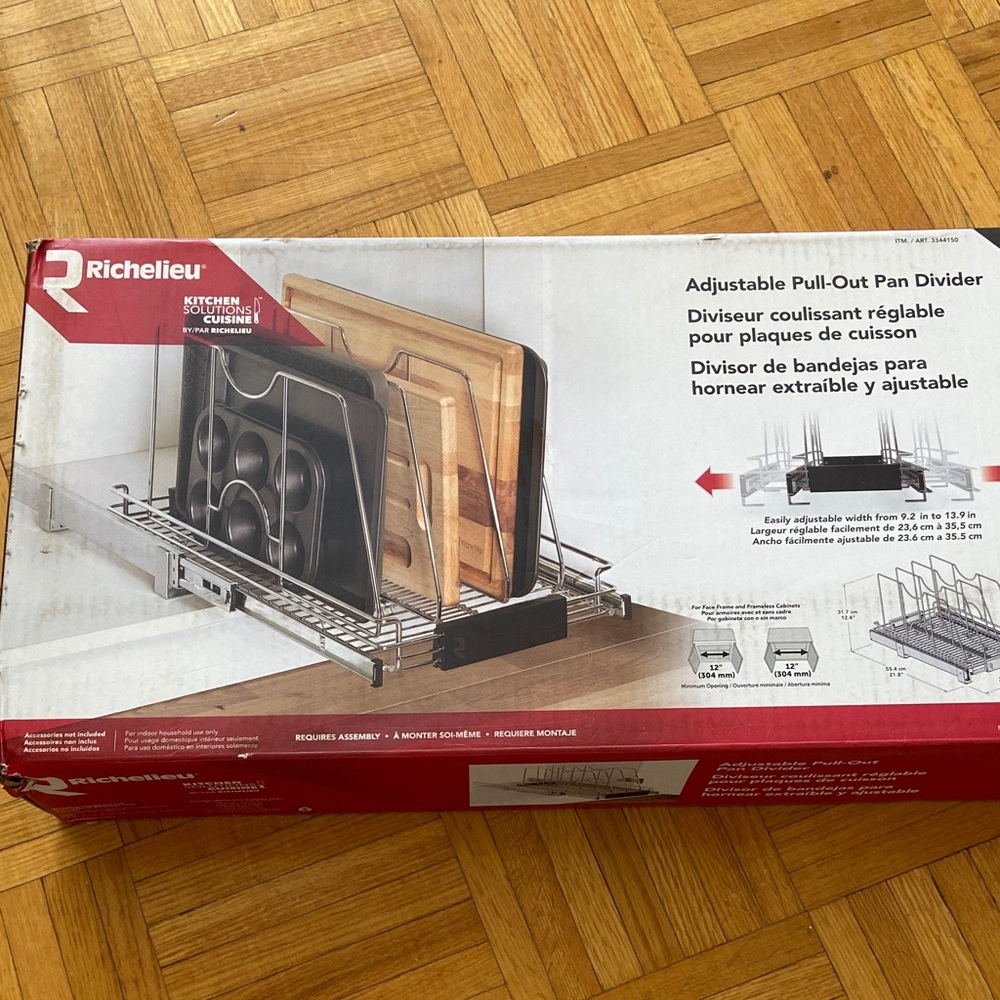 Adjustable Pull-Out Pan Divider - Silver NIB